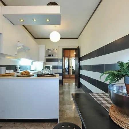 F & B Collection - For 5 סלוניקי